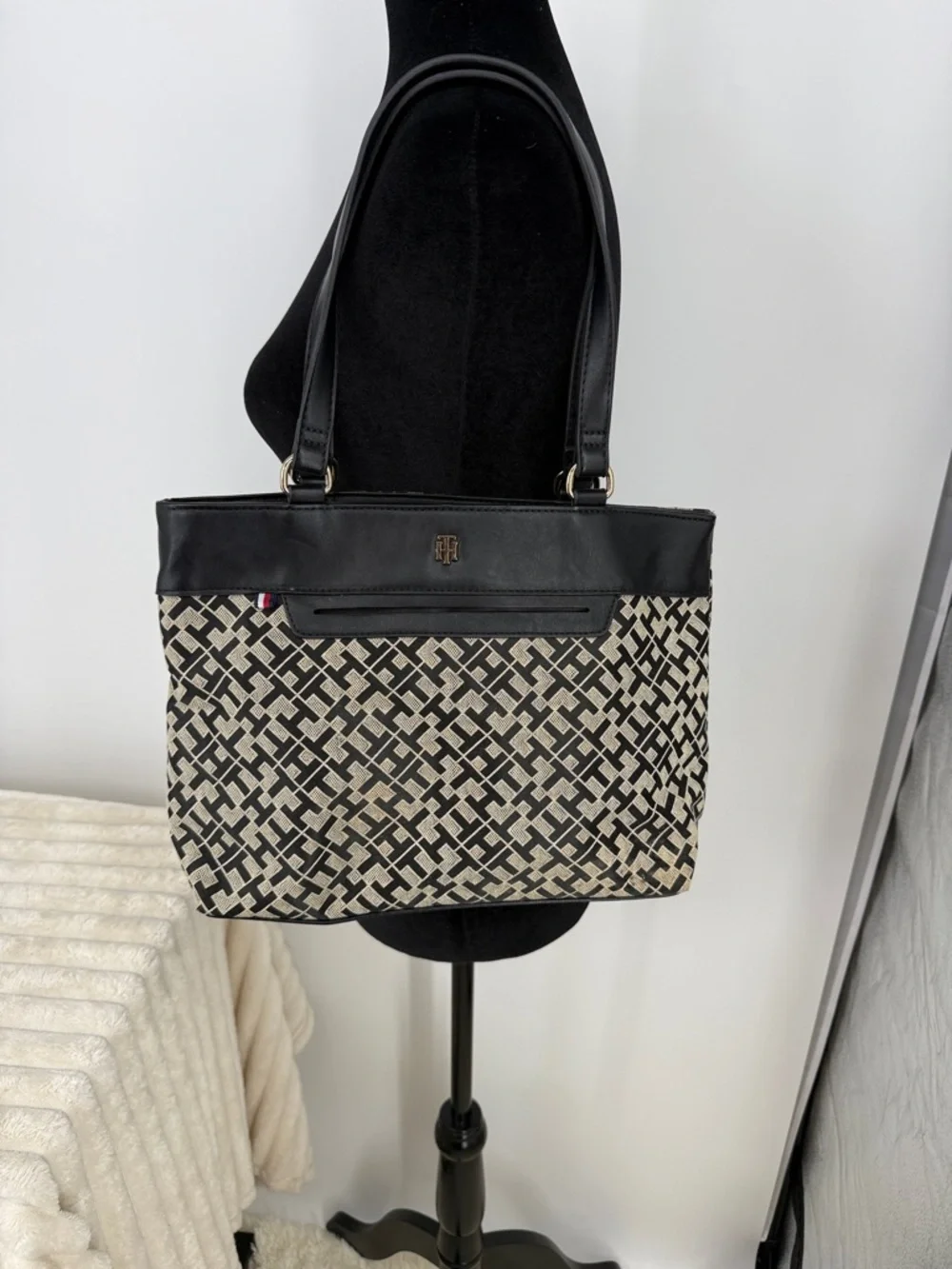 Tommy Hilfiger monogrammed Patterned shoulder bag